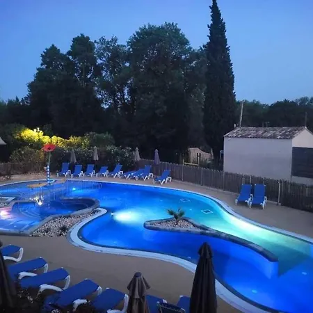 Zecamping 3 Etoiles Piscine Chauffee Locatif Tv Clim 17m2 キャンプ場 3*