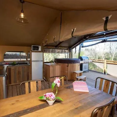 3 Etoiles - Piscine - Eeebcb