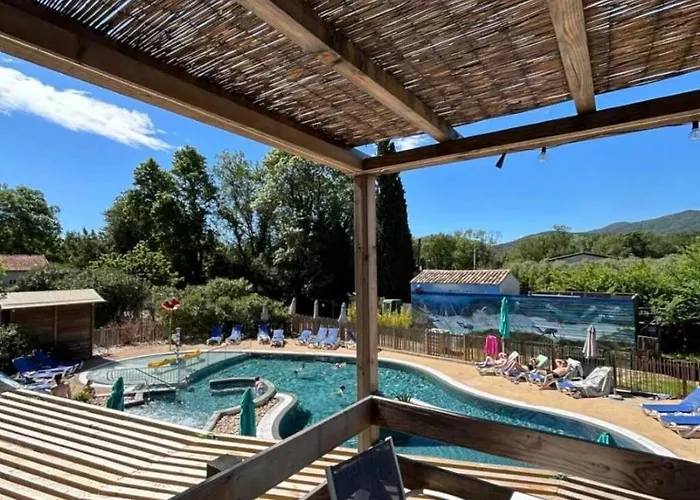 Zecamping 3 Piscine Chauffee Soirees Animees Bar Et Restaurant 캠프장 3*